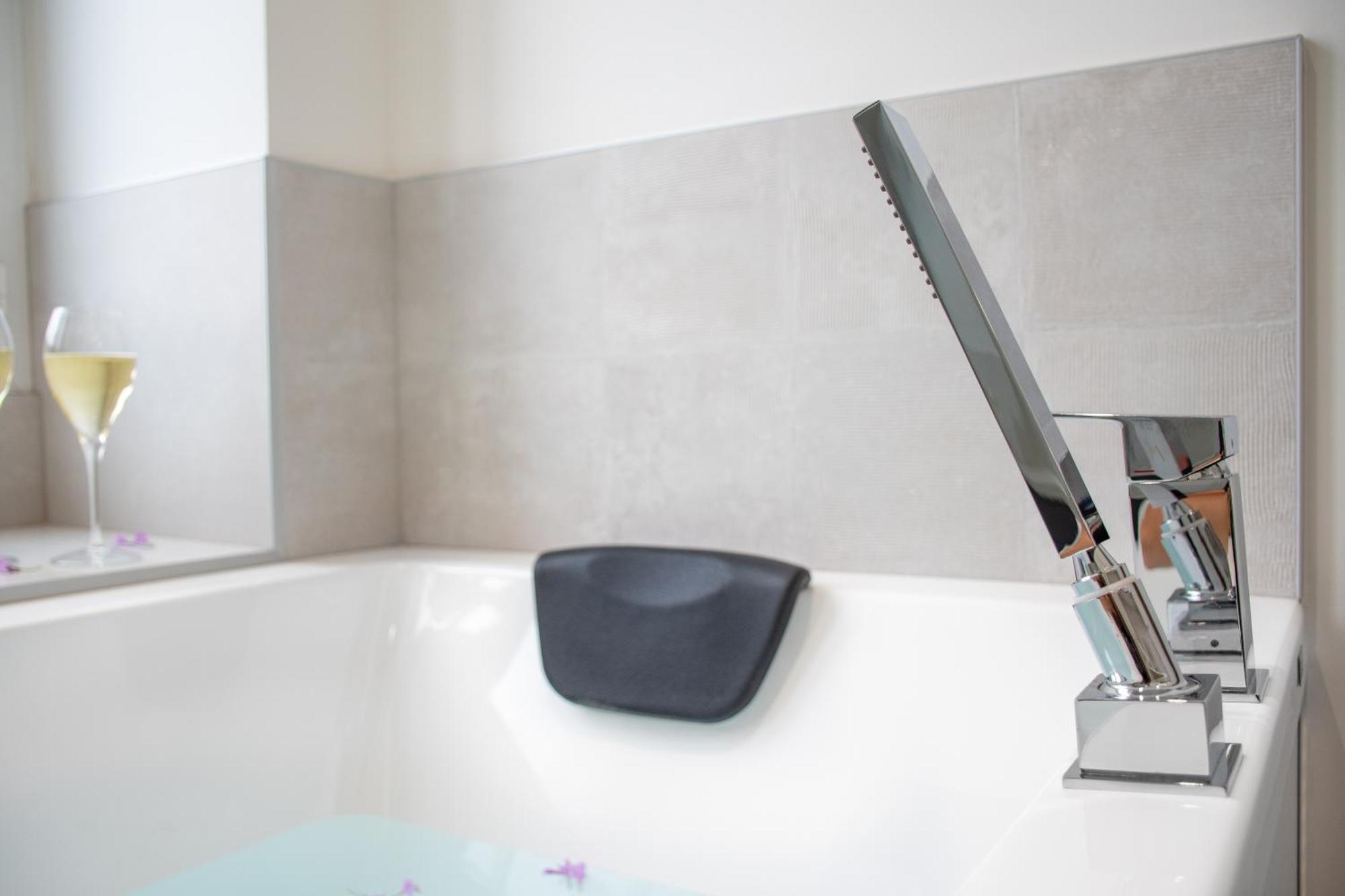 L'Appartement Des Ducs Avec Baignoire Double Nantes Dış mekan fotoğraf